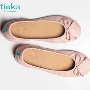 🩰ISO Tieks Limited Edition Pink Ribbon Ballet Flats 🩰